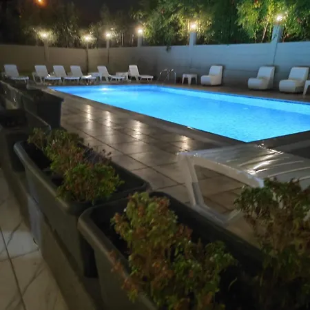 Havuz Manzarali Apartman Side