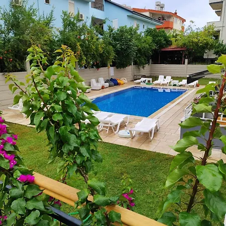 Havuz Manzarali Apartman